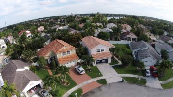 SuburbanHomesInFloridaSeenFromAboveLookingDown