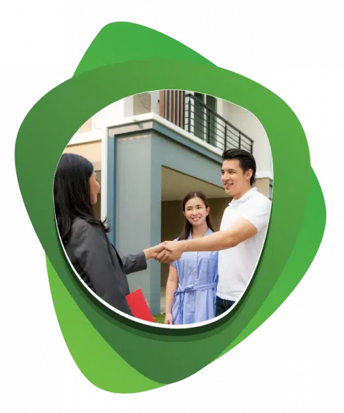 Pareja asiática que compra una casa nueva